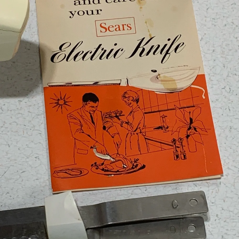 Sears Cream Electric Knife with Silver Blade